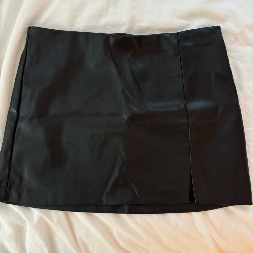 Size Small Mini H&M black leather skirt
